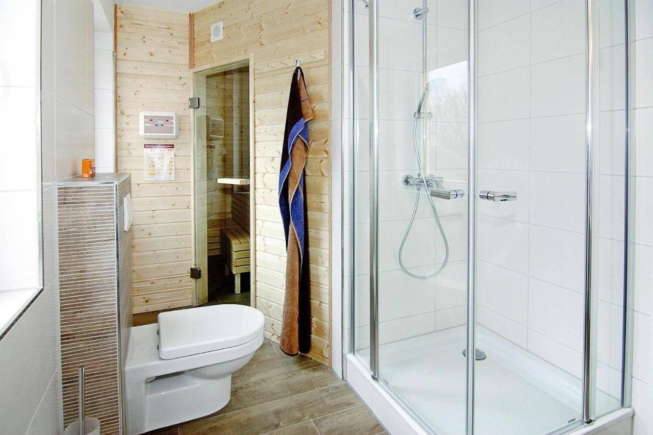 Reetdachhaus Lotte Mit Sauna Und Kaminofen Am Yachthafen In Vieregge 외부 사진